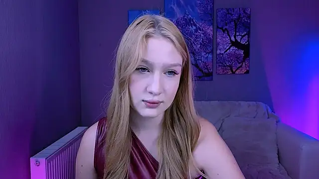 Snapshot of playful_sophie chatting on November 2025 08:31:02 PM playful sophie online show from November 2025 08:31:02 PM