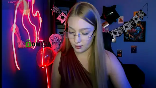 Snapshot of playful_sophie chatting on October 2025 05:36:01 PM playful sophie online show from October 2025 05:36:01 PM