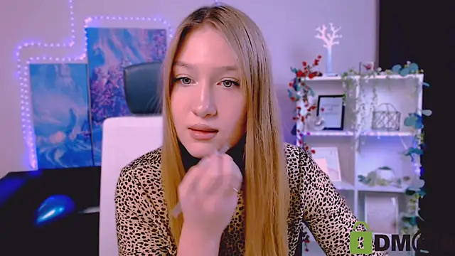 Snapshot of playful_sophie chatting on February 2025 09:31:02 PM playful sophie online show from February 2025 09:31:02 PM