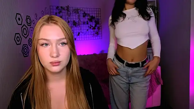 Snapshot of playful_sophie chatting on November 2025 12:41:01 PM playful sophie online show from November 2025 12:41:01 PM