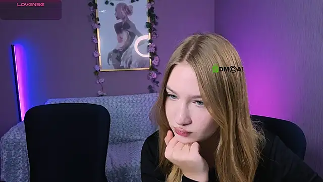 Snapshot of playful_sophie chatting on October 2025 08:53:01 PM playful sophie online show from October 2025 08:53:01 PM