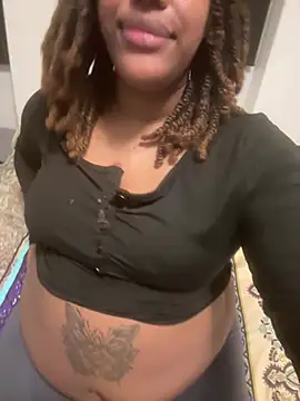 Snapshot of LavenderBuxton chatting on February 2025 07:53:01 PM LavenderBuxton online show from February 2025 07:53:01 PM