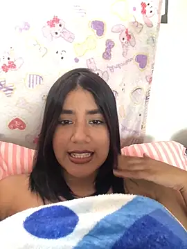 mia-valentina online show from January 2025 07:00:01 PM