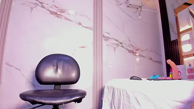 amber diior online show from December 2025 01:49:02 AM