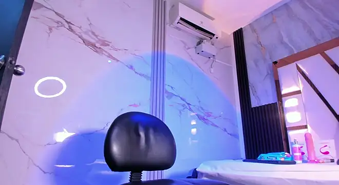 amber diior online show from November 2025 01:42:01 AM