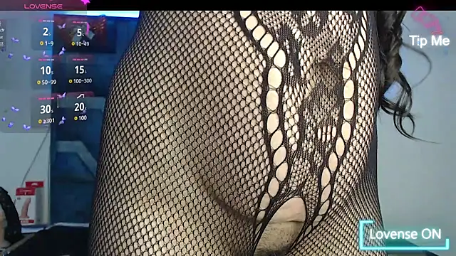Snapshot of Roxan_Fox- chatting on January 2025 06:00:02 AM Roxan Fox- online show from January 2025 06:00:02 AM