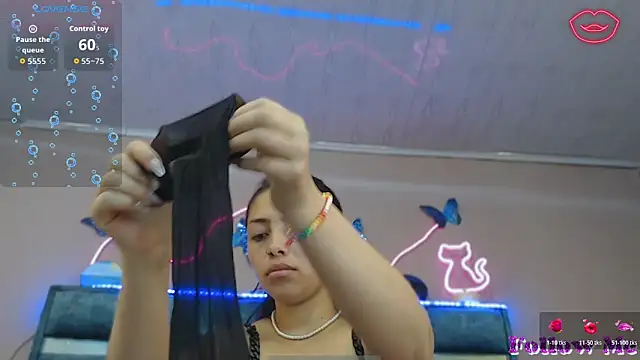 Roxan Fox- online show from November 2025 02:01:01 AM