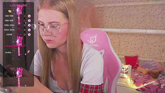 Miss Esmiie online show from February 2025 04:05:01 AM