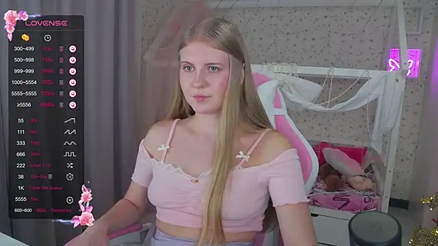 Miss Esmiie online show from December 2024 10:15:02 AM
