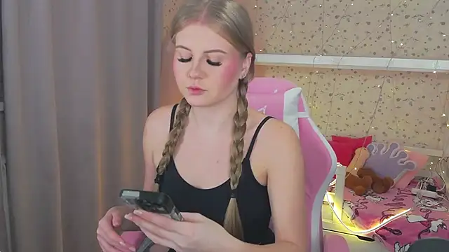 Miss Esmiie online show from January 2025 04:10:02 AM