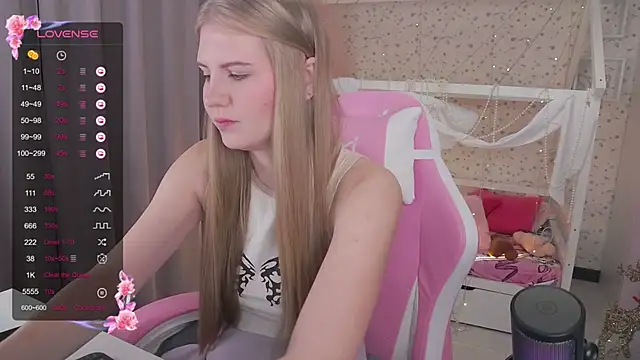 Miss Esmiie online show from January 2025 04:11:02 AM