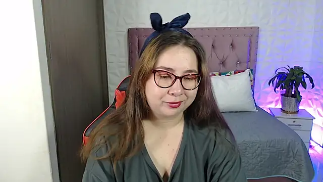 chloe prg online show from February 2025 12:51:02 PM