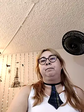 Snapshot of chloe_prg chatting on May 2026 04:10:01 AM chloe prg online show from May 2026 04:10:01 AM