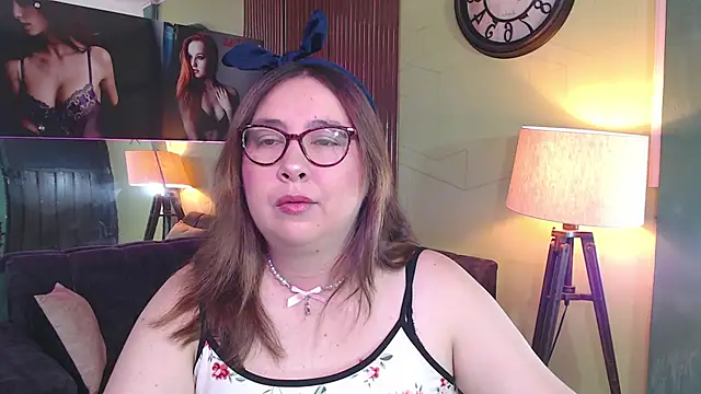 chloe prg online show from September 2025 05:54:01 AM