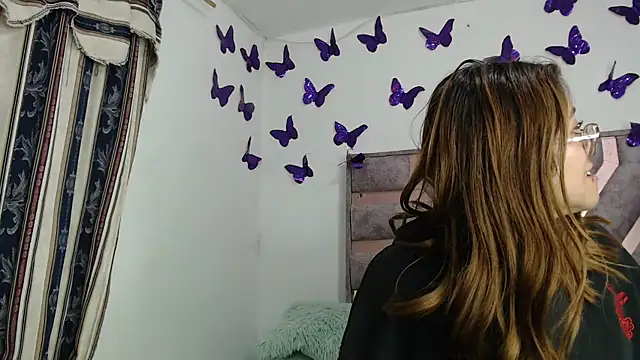 Snapshot of Anny_Fox- chatting on December 2025 04:28:02 AM Anny Fox- online show from December 2025 04:28:02 AM