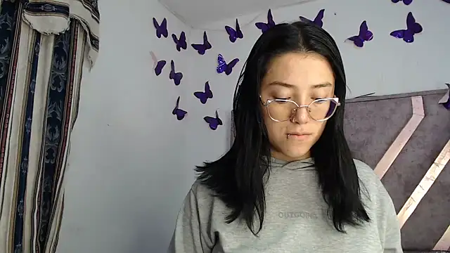 Snapshot of Anny_Fox- chatting on June 2026 05:05:01 AM Anny Fox- online show from June 2026 05:05:01 AM