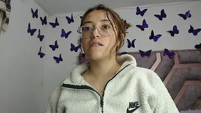 Snapshot of Anny_Fox- chatting on November 2025 02:54:02 AM Anny Fox- online show from November 2025 02:54:02 AM