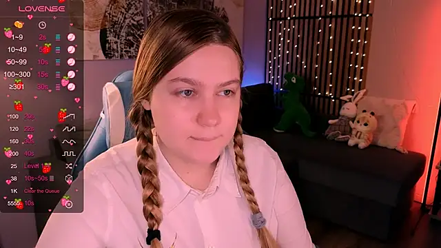 Snapshot of Ellie_Wellie chatting on September 2025 08:25:01 PM Ellie Wellie online show from September 2025 08:25:01 PM