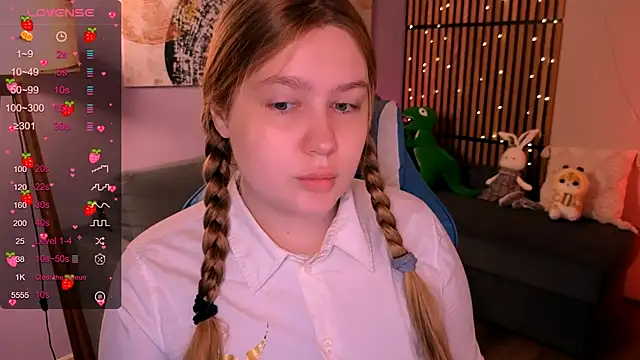 Snapshot of Ellie_Wellie chatting on September 2025 08:13:01 PM Ellie Wellie online show from September 2025 08:13:01 PM