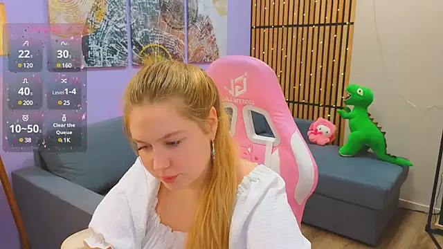Snapshot of Ellie_Wellie chatting on February 2025 06:19:02 PM Ellie Wellie online show from February 2025 06:19:02 PM