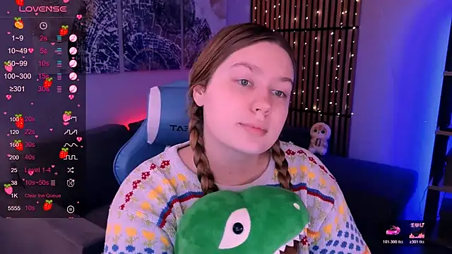 Snapshot of Ellie_Wellie chatting on October 2025 11:49:01 PM Ellie Wellie online show from October 2025 11:49:01 PM