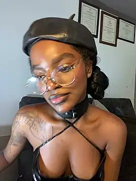 Snapshot of Zizi-campbel chatting on March 2025 04:11:01 PM Zizi-campbel online show from March 2025 04:11:01 PM