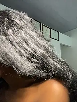 Snapshot of Zizi-campbel chatting on January 2025 09:58:01 PM Zizi-campbel online show from January 2025 09:58:01 PM