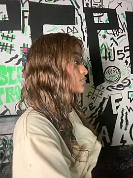 Snapshot of Zizi-campbel chatting on December 2025 09:41:01 AM Zizi-campbel online show from December 2025 09:41:01 AM