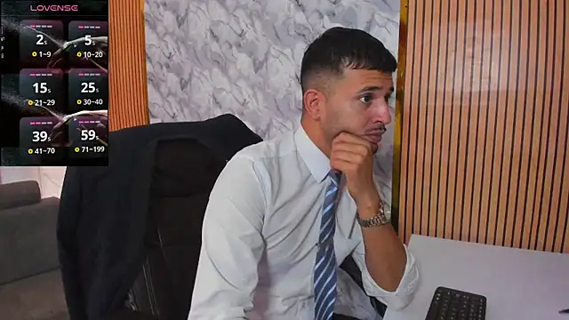 Hideintheoffice online show from November 2025 12:20:02 PM