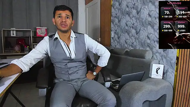 Hideintheoffice online show from February 2026 06:22:01 AM