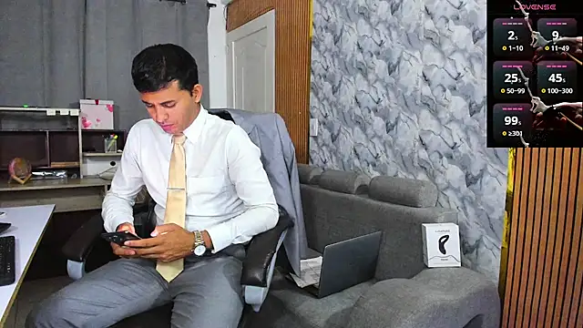 Hideintheoffice online show from February 2026 06:34:02 AM