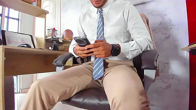 Snapshot of Hideintheoffice chatting on February 2025 10:26:02 PM Hideintheoffice online show from February 2025 10:26:02 PM