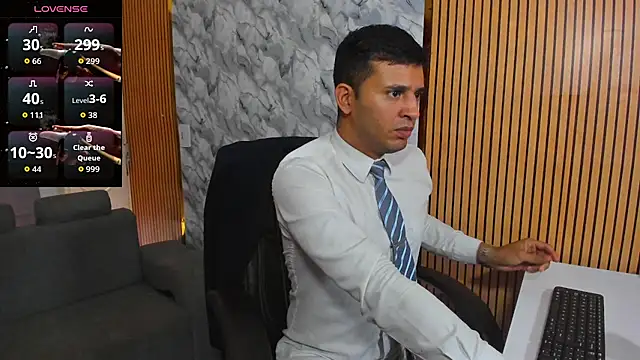 Hideintheoffice online show from December 2025 12:29:02 PM