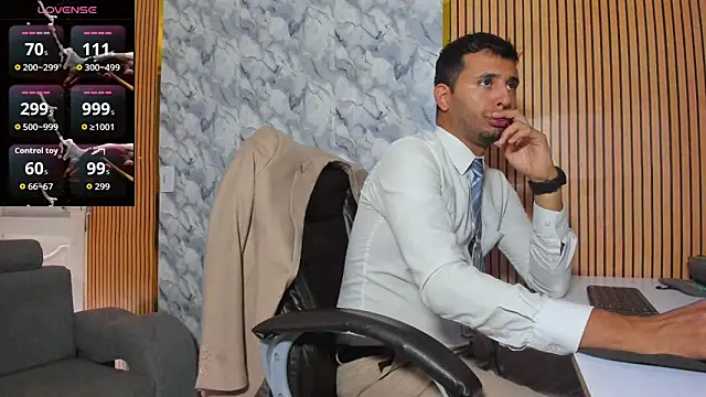 Hideintheoffice online show from November 2025 07:03:02 PM