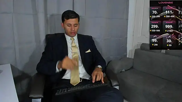 Snapshot of Hideintheoffice chatting on October 2025 11:39:01 PM Hideintheoffice online show from October 2025 11:39:01 PM