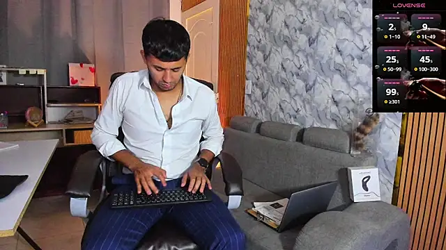 Hideintheoffice online show from February 2026 03:51:02 AM