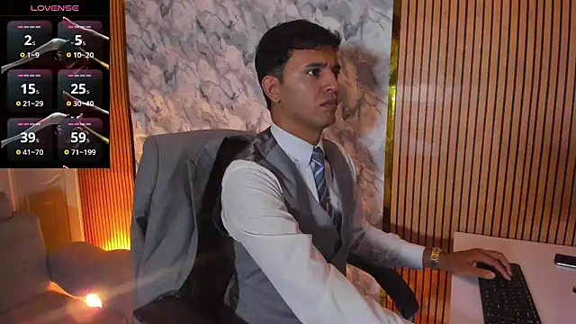 Snapshot of Hideintheoffice chatting on October 2025 03:07:01 AM Hideintheoffice online show from October 2025 03:07:01 AM