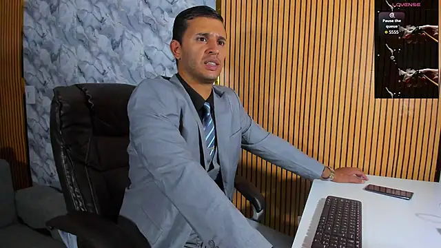 Snapshot of Hideintheoffice chatting on September 2025 11:11:01 PM Hideintheoffice online show from September 2025 11:11:01 PM