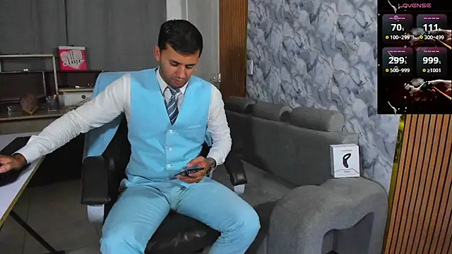 Hideintheoffice online show from February 2026 03:27:02 AM