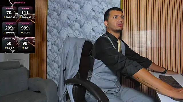 Hideintheoffice online show from November 2025 10:59:01 AM