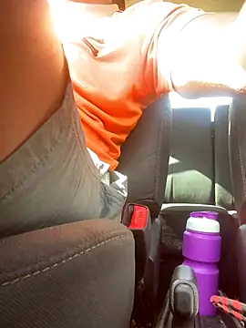 Snapshot of daddydiggg chatting on November 2025 01:11:01 PM daddydiggg online show from November 2025 01:11:01 PM