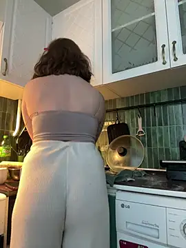 Snapshot of MayaMystic chatting on January 2026 01:04:02 PM MayaMystic online show from January 2026 01:04:02 PM