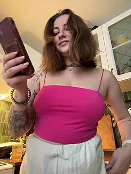 Snapshot of MayaMystic chatting on January 2026 01:04:02 PM MayaMystic online show from January 2026 01:04:02 PM