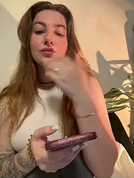 Snapshot of MayaMystic chatting on November 2025 01:10:01 PM MayaMystic online show from November 2025 01:10:01 PM