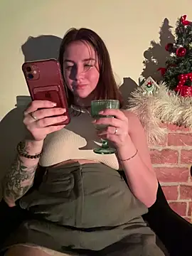 Snapshot of MayaMystic chatting on December 2025 01:27:01 PM MayaMystic online show from December 2025 01:27:01 PM