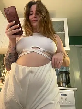 Snapshot of MayaMystic chatting on November 2025 01:04:02 PM MayaMystic online show from November 2025 01:04:02 PM