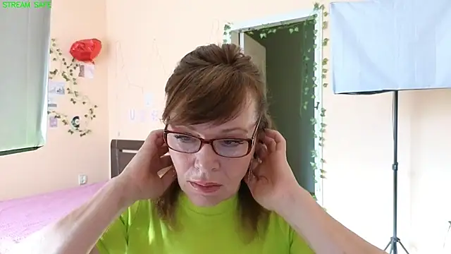 Miss Moren online show from August 2026 04:10:01 AM