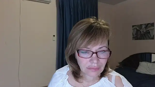 Snapshot of Miss_Moren chatting on November 2025 04:57:02 AM Miss Moren online show from November 2025 04:57:02 AM