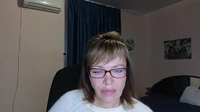 Snapshot of Miss_Moren chatting on September 2025 04:08:02 AM Miss Moren online show from September 2025 04:08:02 AM