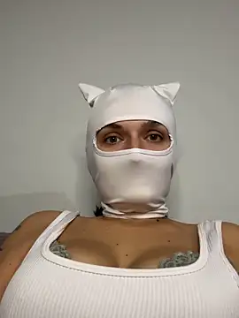 Nikki Hoee online show from November 2025 06:34:02 PM